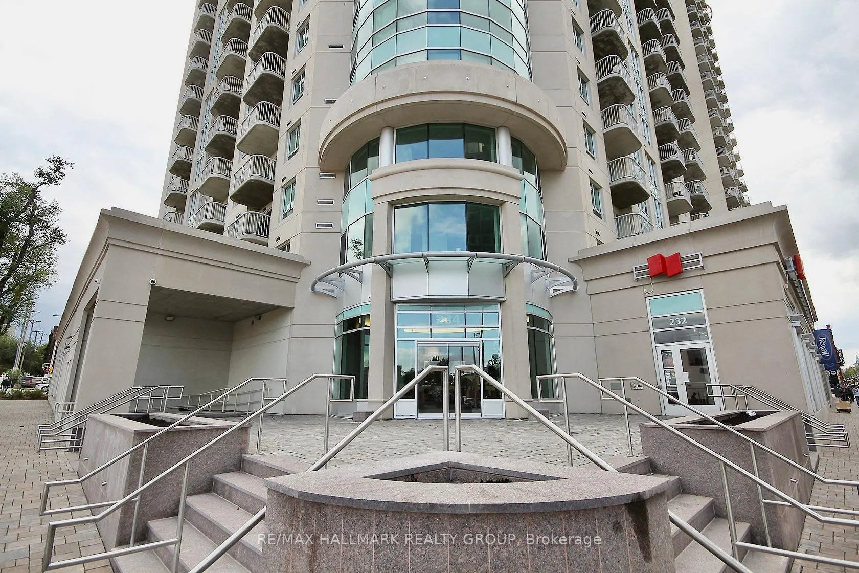 Front of Unit 701, 234 Rideau Street