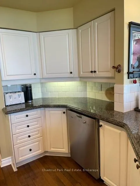 Photo 8 of 850 Suncrest Circle, Collingwood — HOMEH