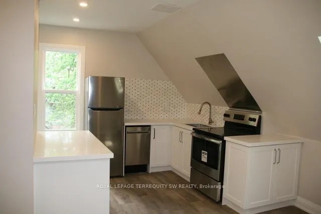 Photo 2 of Unit 6, 115 Madison Avenue, Toronto, The Annex — HOMEH