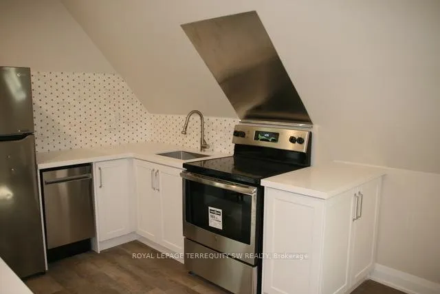 Photo 5 of Unit 6, 115 Madison Avenue, Toronto, The Annex — HOMEH