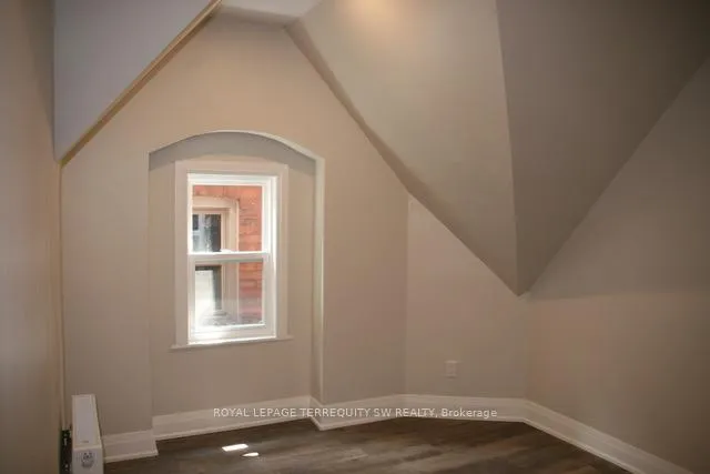 Photo 6 of Unit 6, 115 Madison Avenue, Toronto, The Annex — HOMEH