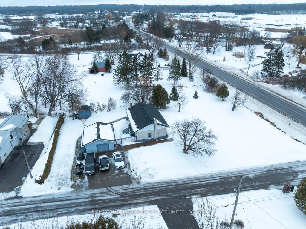 Photo 2 of 11 Ferguson Lane W, Gananoque — HOMEH