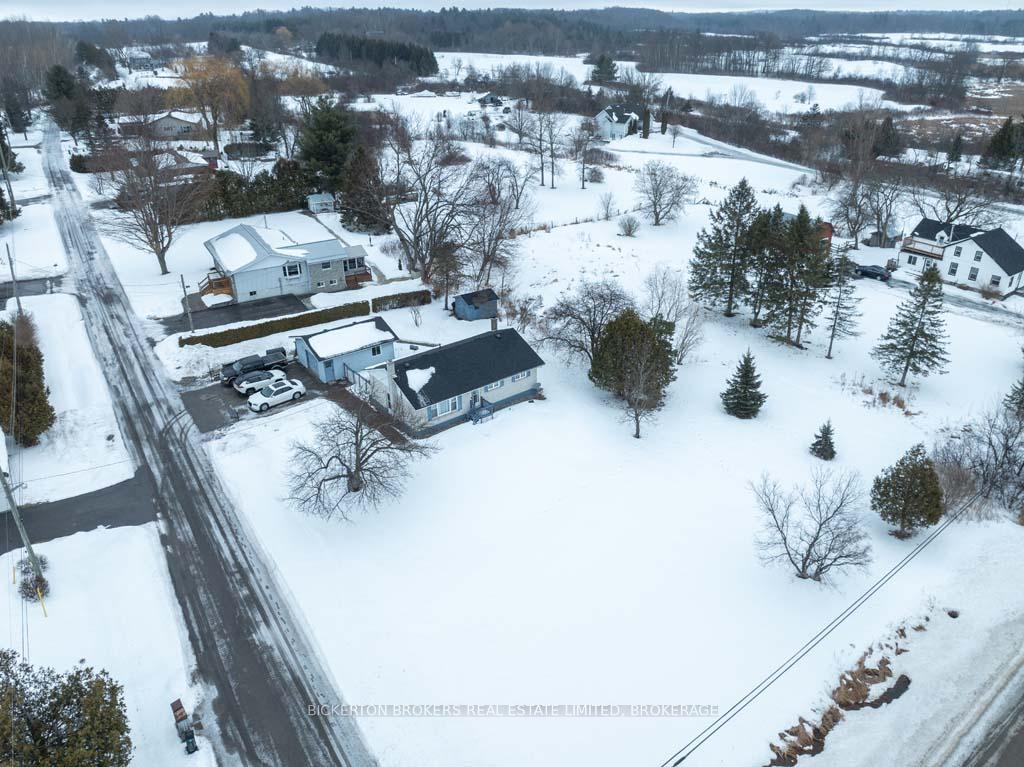 Photo 3 of 11 Ferguson Lane W, Gananoque — HOMEH