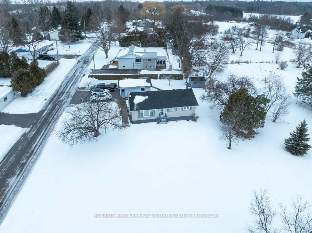 Photo 4 of 11 Ferguson Lane W, Gananoque — HOMEH