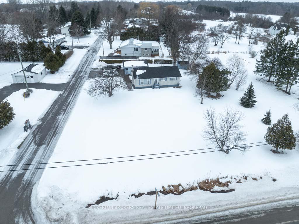 Photo 5 of 11 Ferguson Lane W, Gananoque — HOMEH