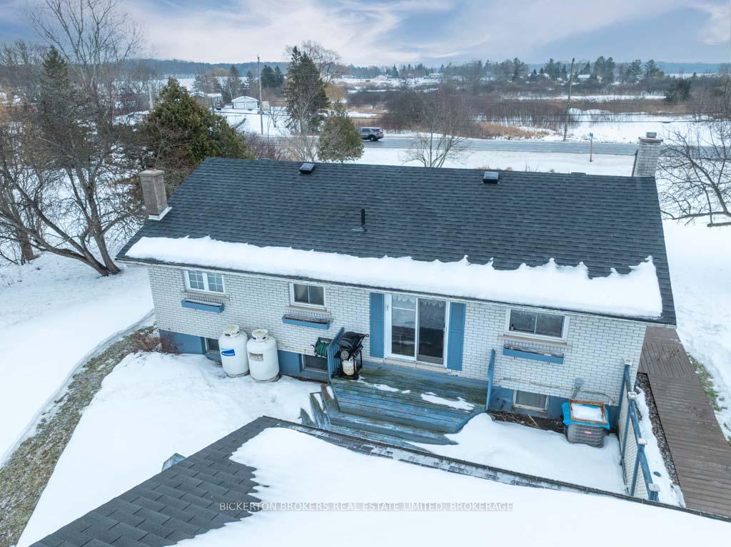 Photo 7 of 11 Ferguson Lane W, Gananoque — HOMEH