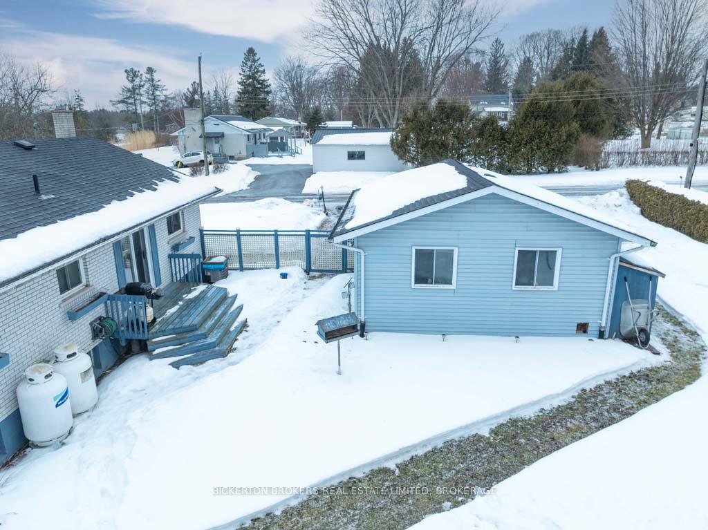 Photo 10 of 11 Ferguson Lane W, Gananoque — HOMEH