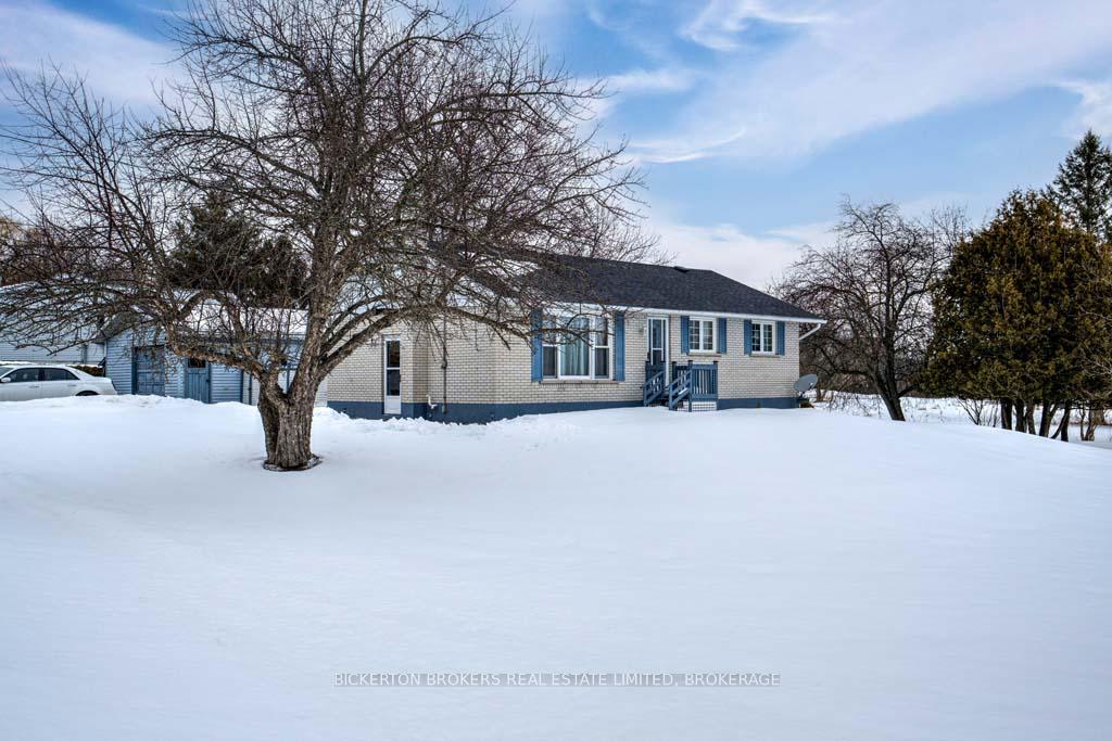 Photo 12 of 11 Ferguson Lane W, Gananoque — HOMEH