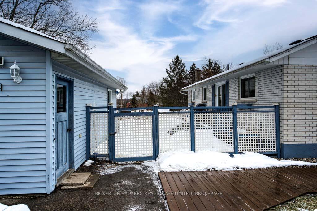 Photo 13 of 11 Ferguson Lane W, Gananoque — HOMEH