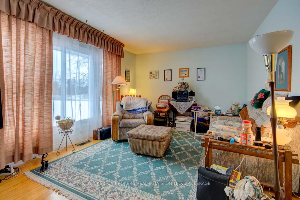 Photo 30 of 11 Ferguson Lane W, Gananoque — HOMEH