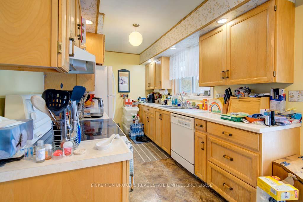 Photo 36 of 11 Ferguson Lane W, Gananoque — HOMEH