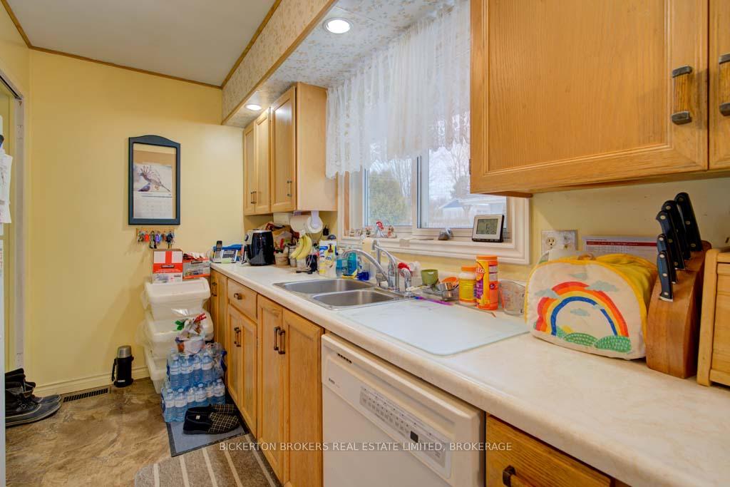 Photo 38 of 11 Ferguson Lane W, Gananoque — HOMEH