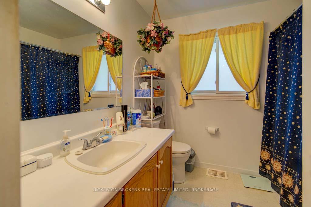 Photo 40 of 11 Ferguson Lane W, Gananoque — HOMEH