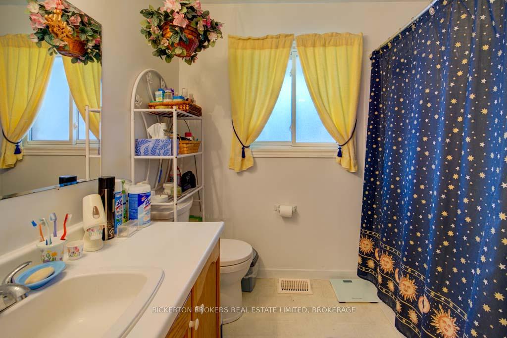 Photo 42 of 11 Ferguson Lane W, Gananoque — HOMEH