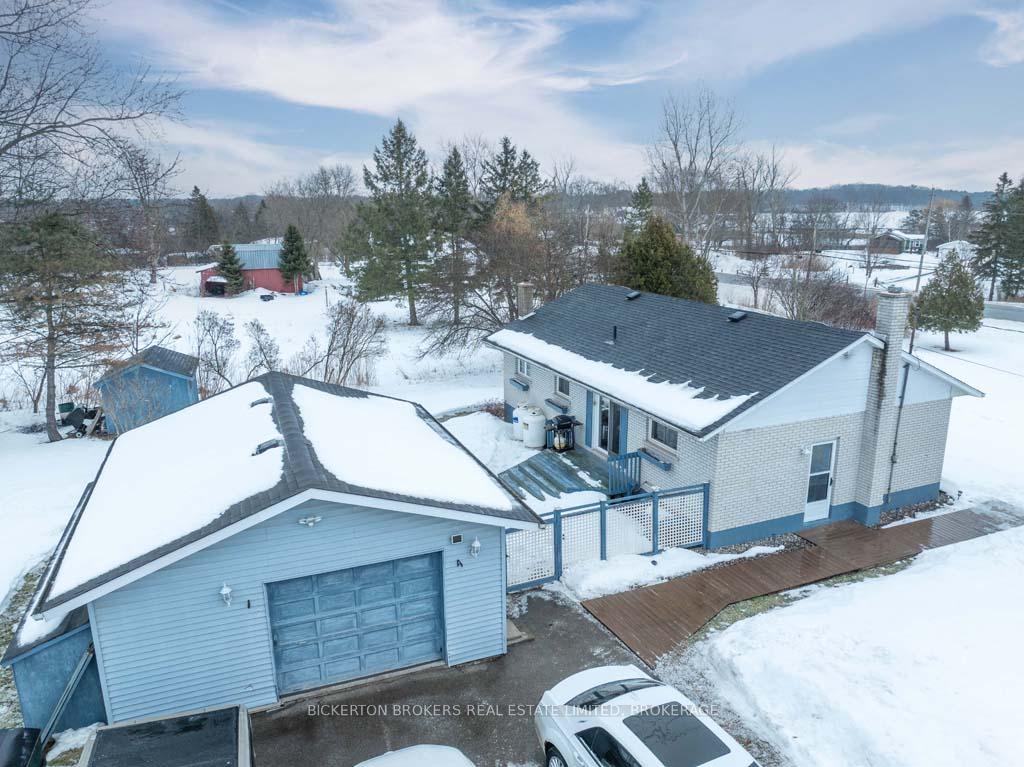 Photo 48 of 11 Ferguson Lane W, Gananoque — HOMEH