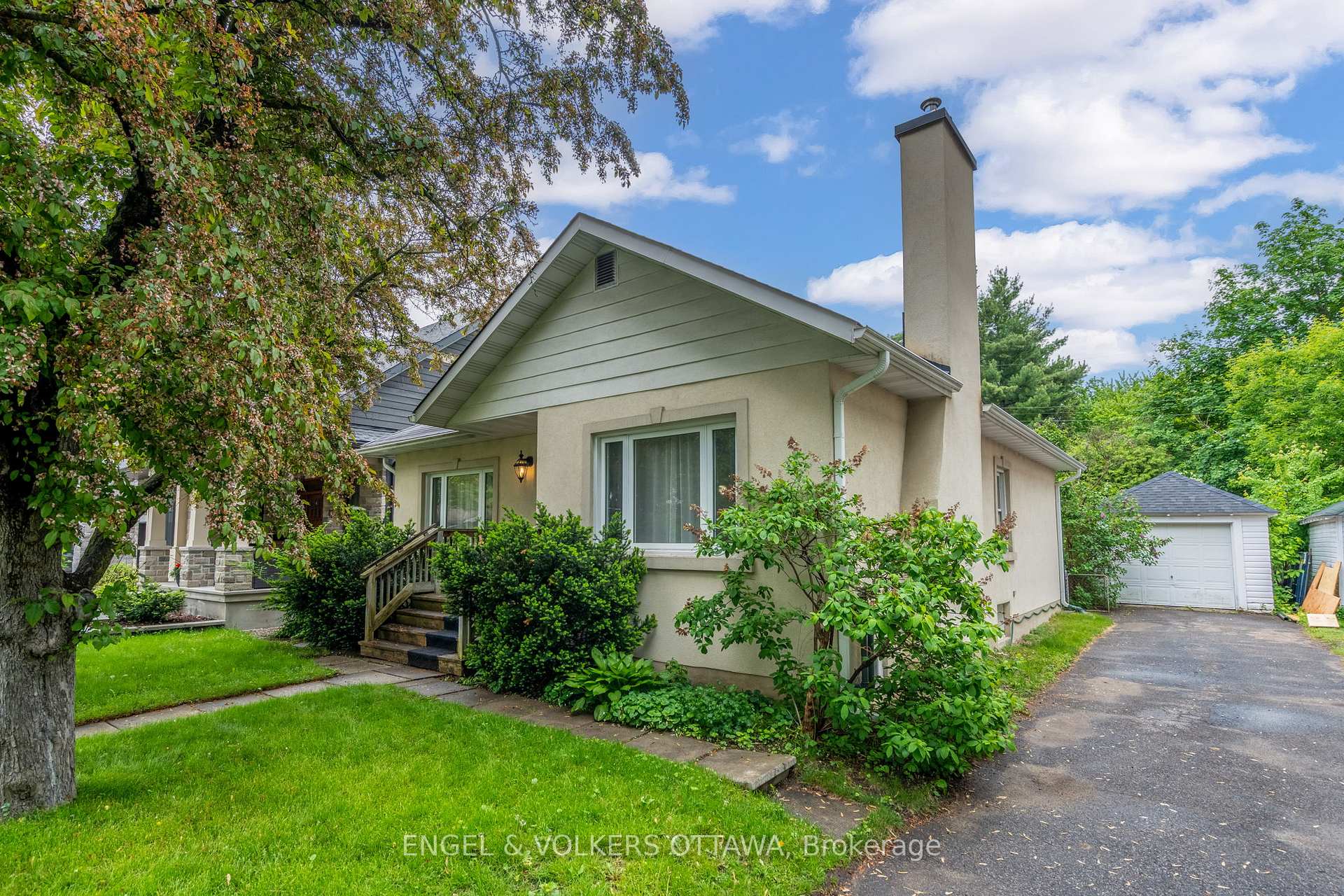 Front of 38 Glencairn Avenue