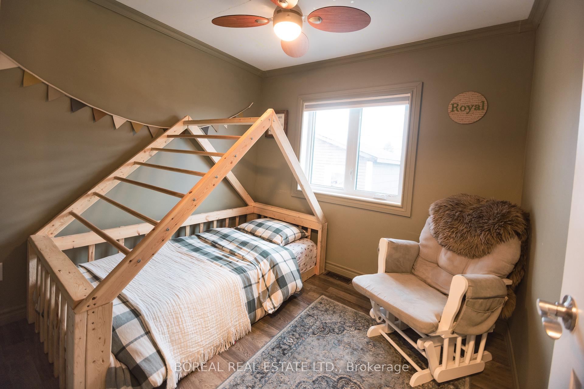Photo 17 of 43 Huron Road, Cochrane — HOMEH