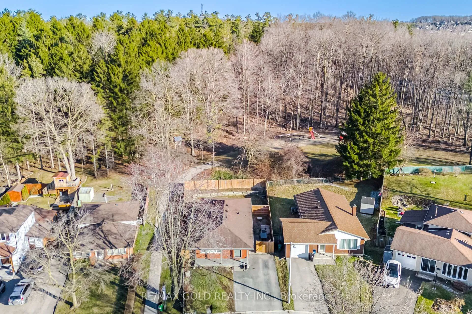 Photo 2 of 114 Arrowhead Crescent, Kitchener — HOMEH