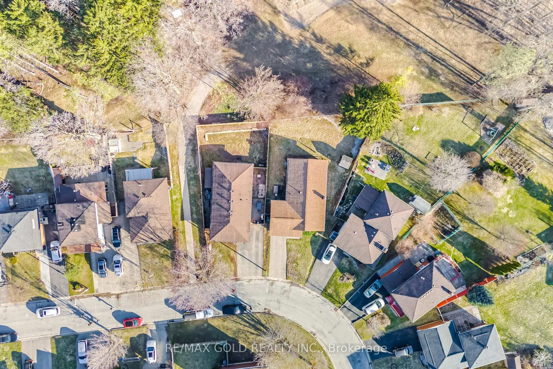 Photo 3 of 114 Arrowhead Crescent, Kitchener — HOMEH