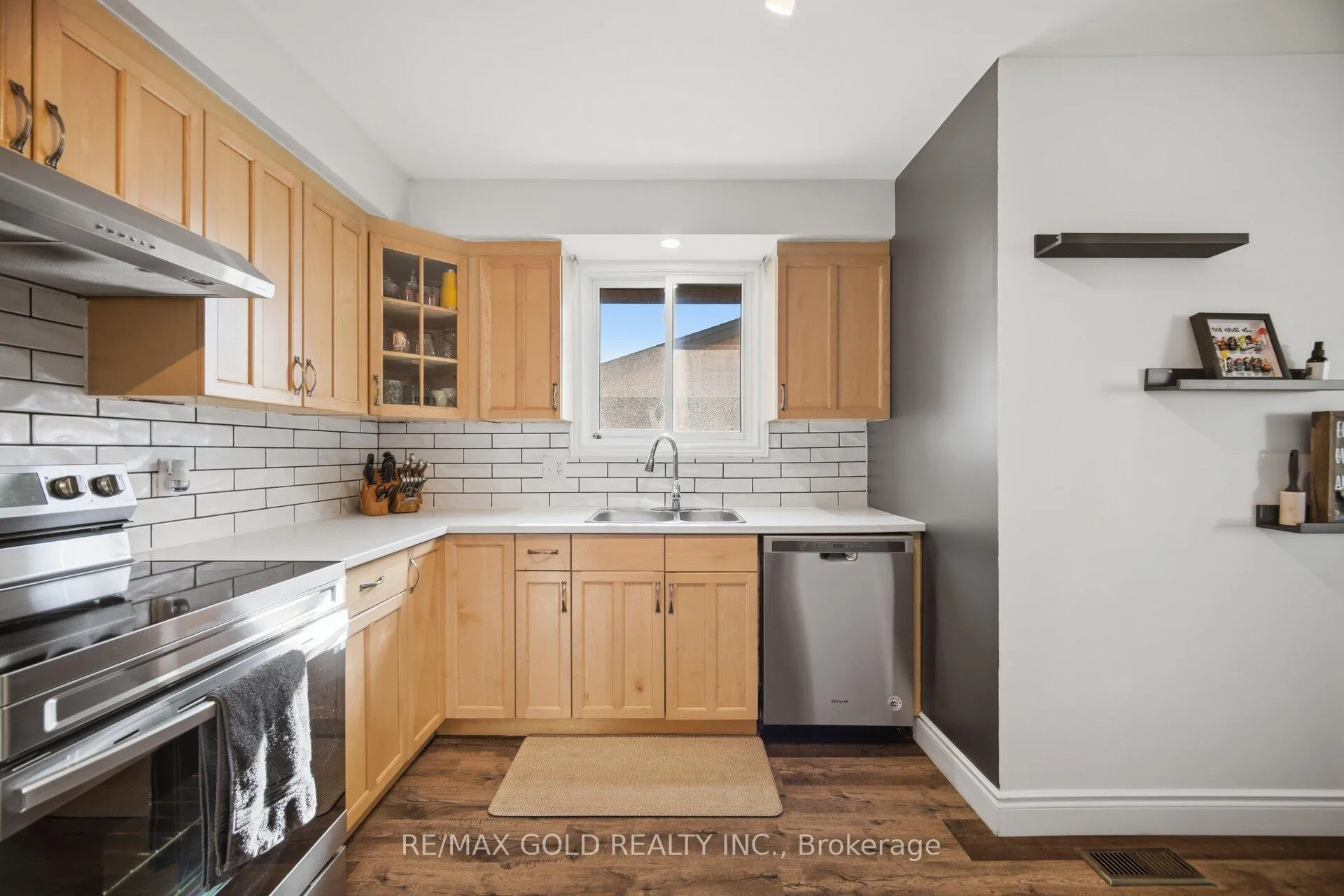 Photo 9 of 114 Arrowhead Crescent, Kitchener — HOMEH