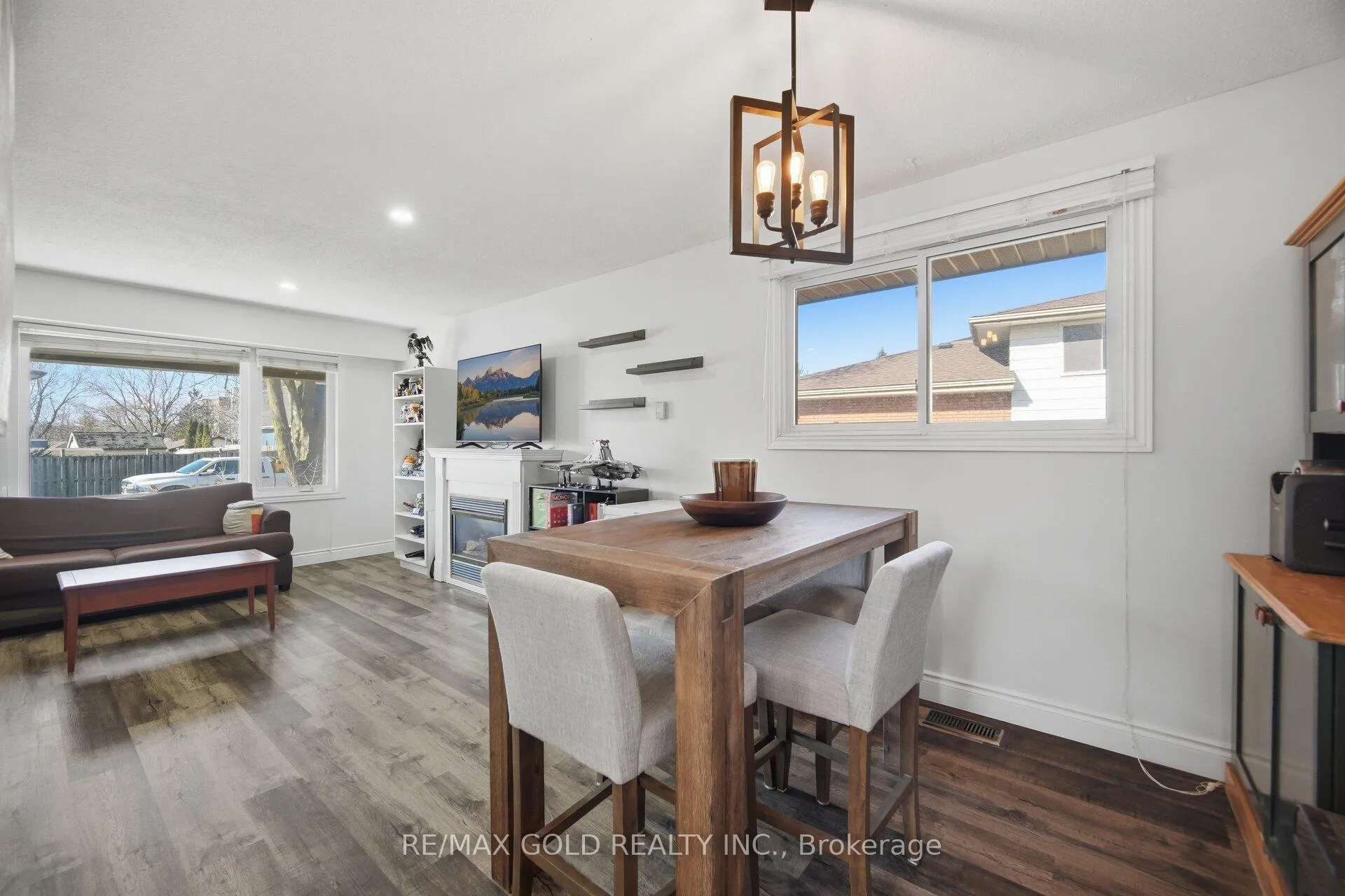 Photo 13 of 114 Arrowhead Crescent, Kitchener — HOMEH