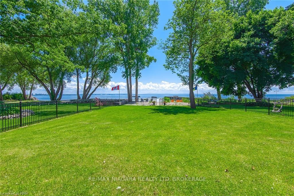 Front of 751 Lakeshore Road