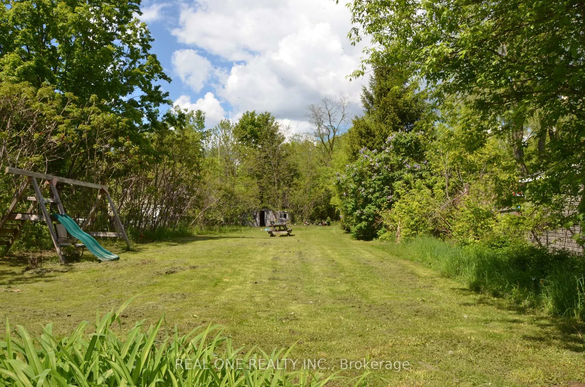 Photo 3 of 216 Foster Drive, Barrie, Painswick North — HOMEH
