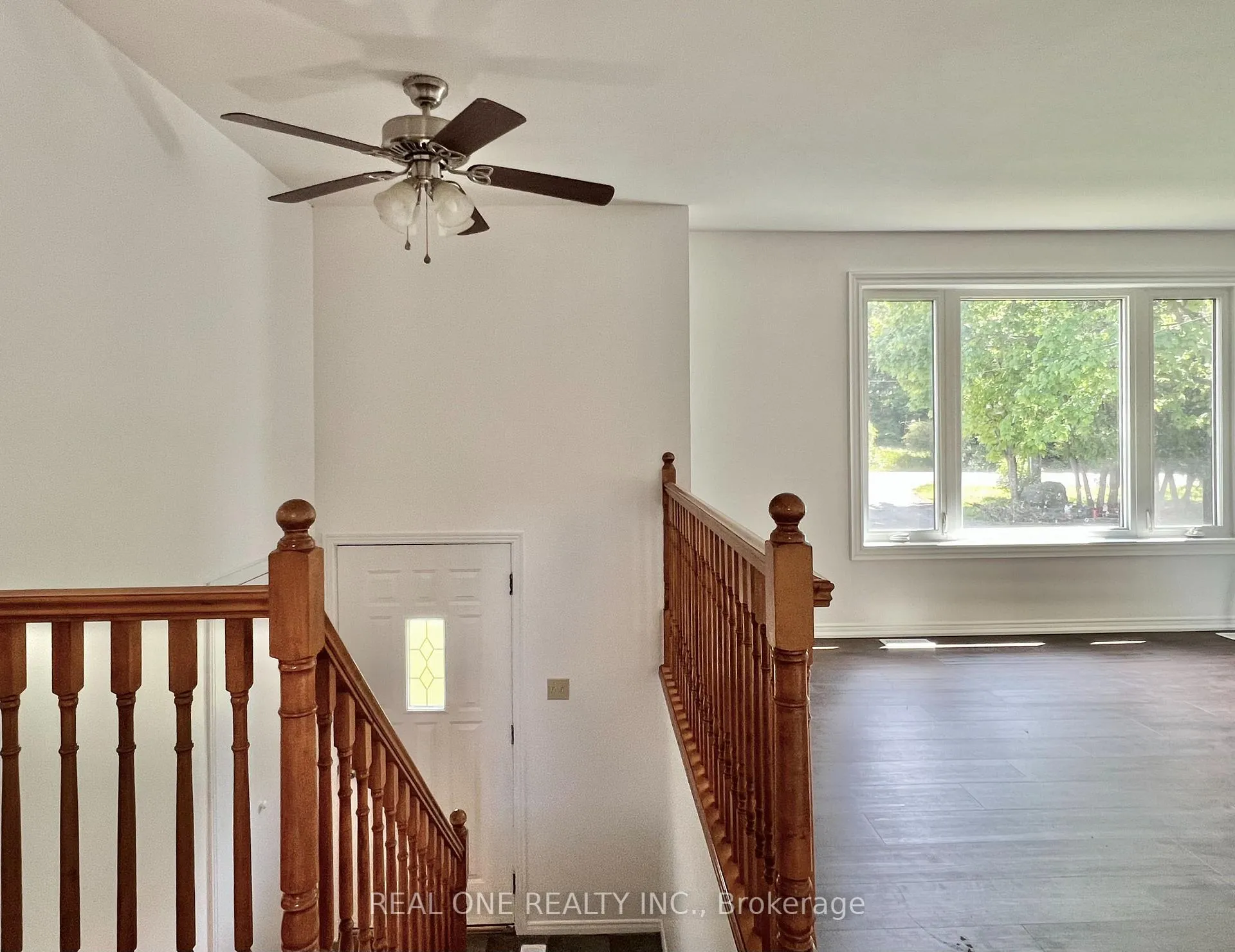 Photo 4 of 216 Foster Drive, Barrie, Painswick North — HOMEH