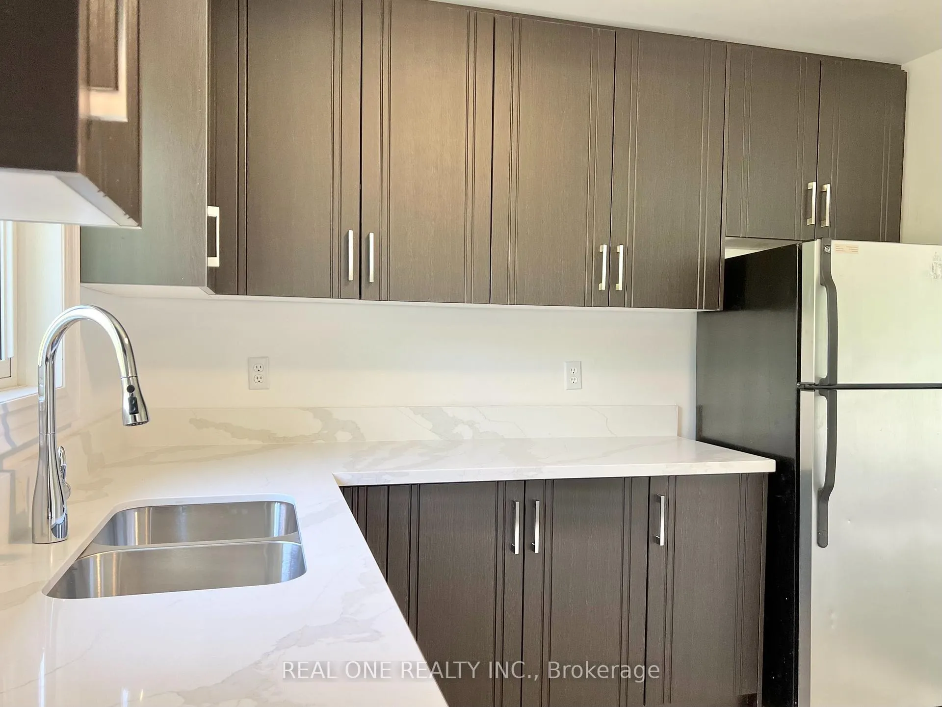 Photo 9 of 216 Foster Drive, Barrie, Painswick North — HOMEH