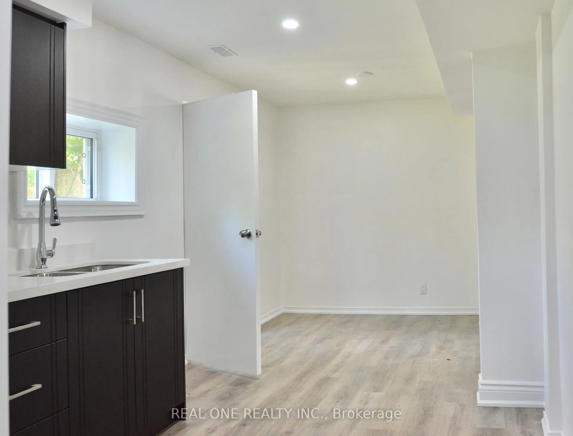 Photo 16 of 216 Foster Drive, Barrie, Painswick North — HOMEH