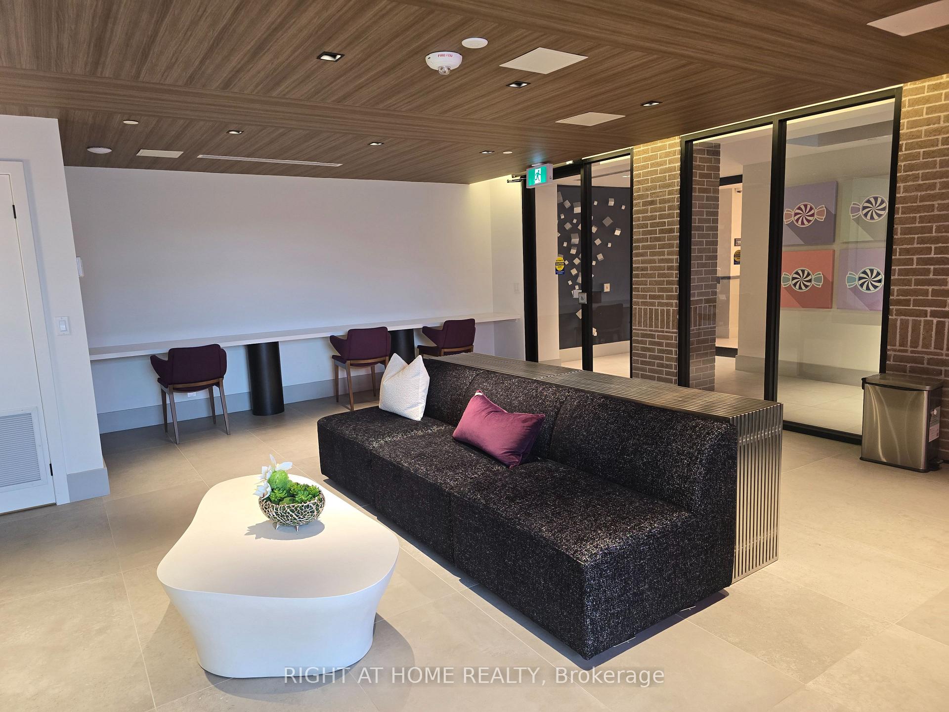Photo 5 of Unit 522, 600 North Service Road, Hamilton, Lakeshore — HOMEH