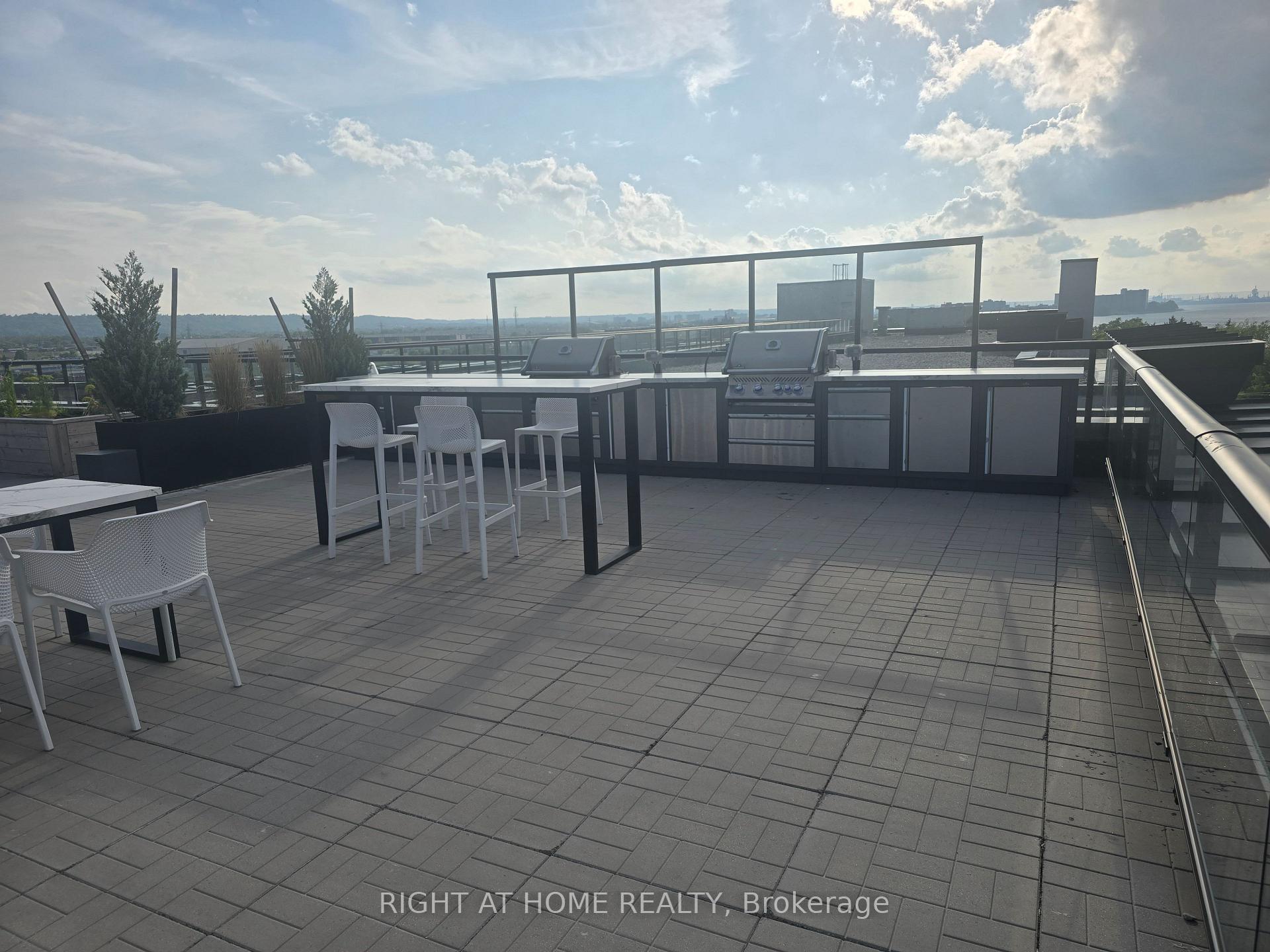 Photo 15 of Unit 522, 600 North Service Road, Hamilton, Lakeshore — HOMEH