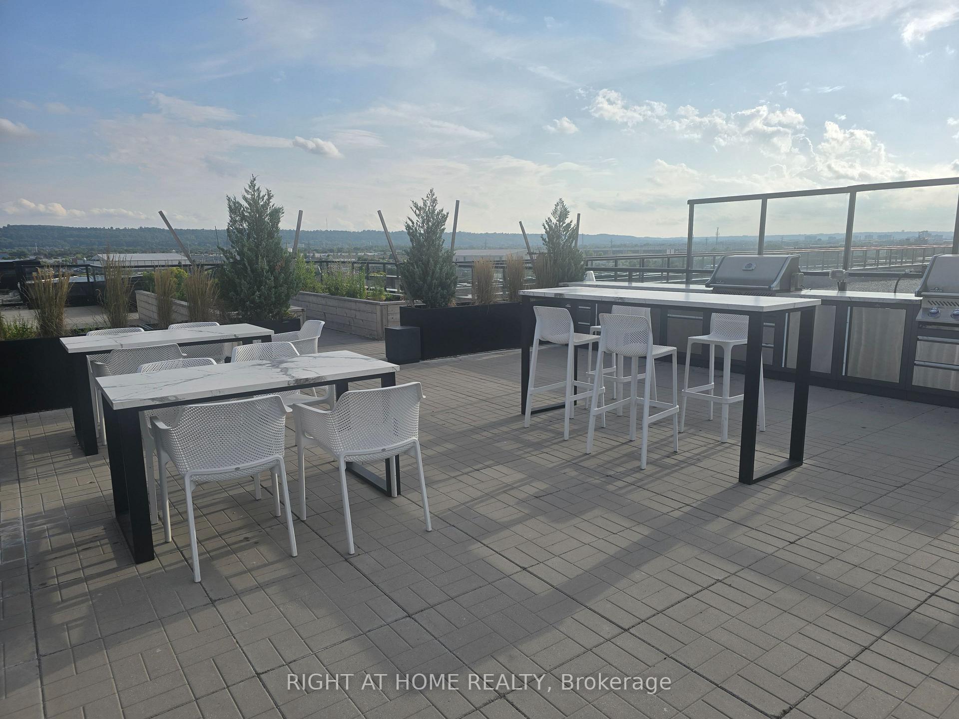 Photo 20 of Unit 522, 600 North Service Road, Hamilton, Lakeshore — HOMEH