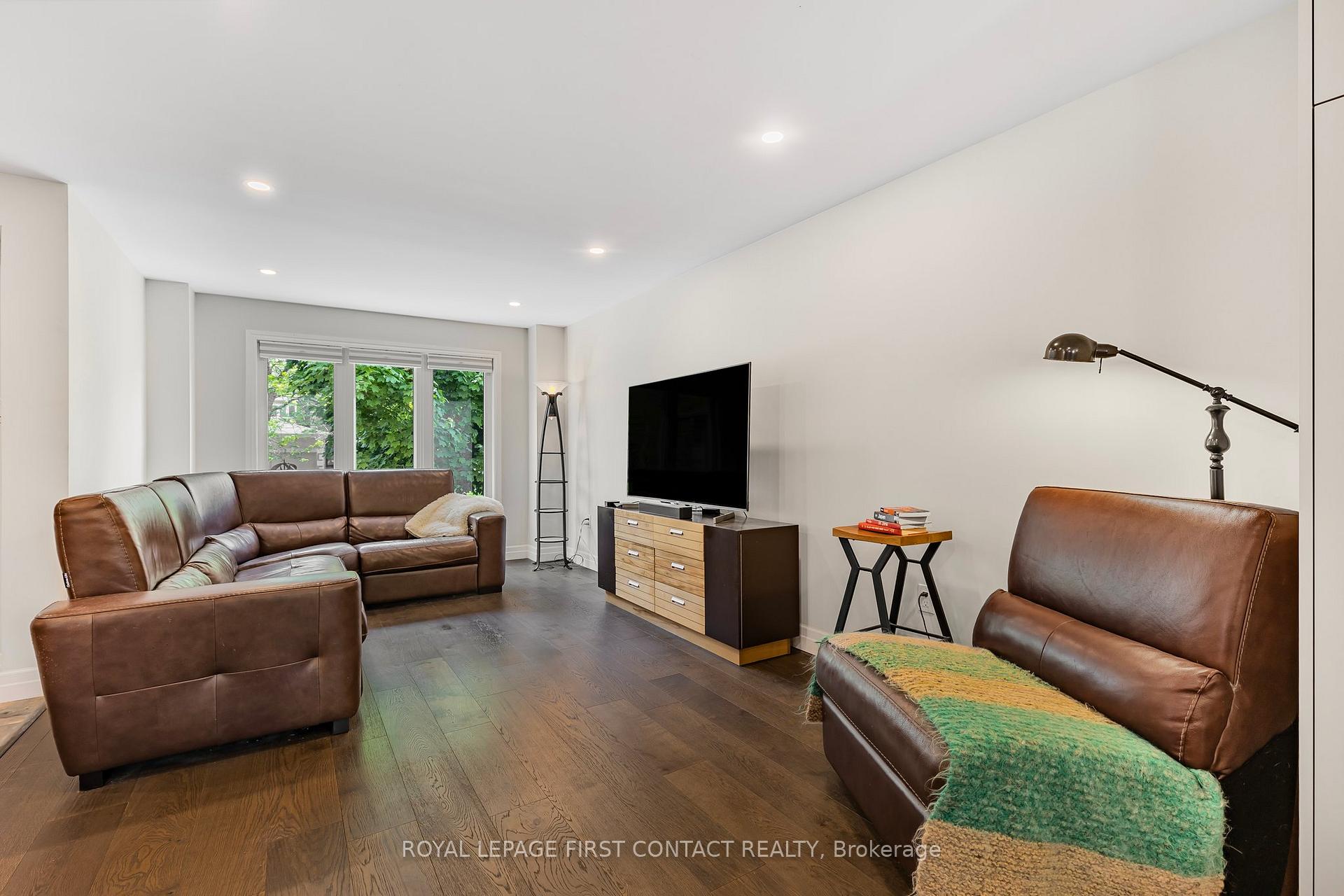 Photo 8 of 32 Falling Brook Drive, Barrie, Bayshore — HOMEH