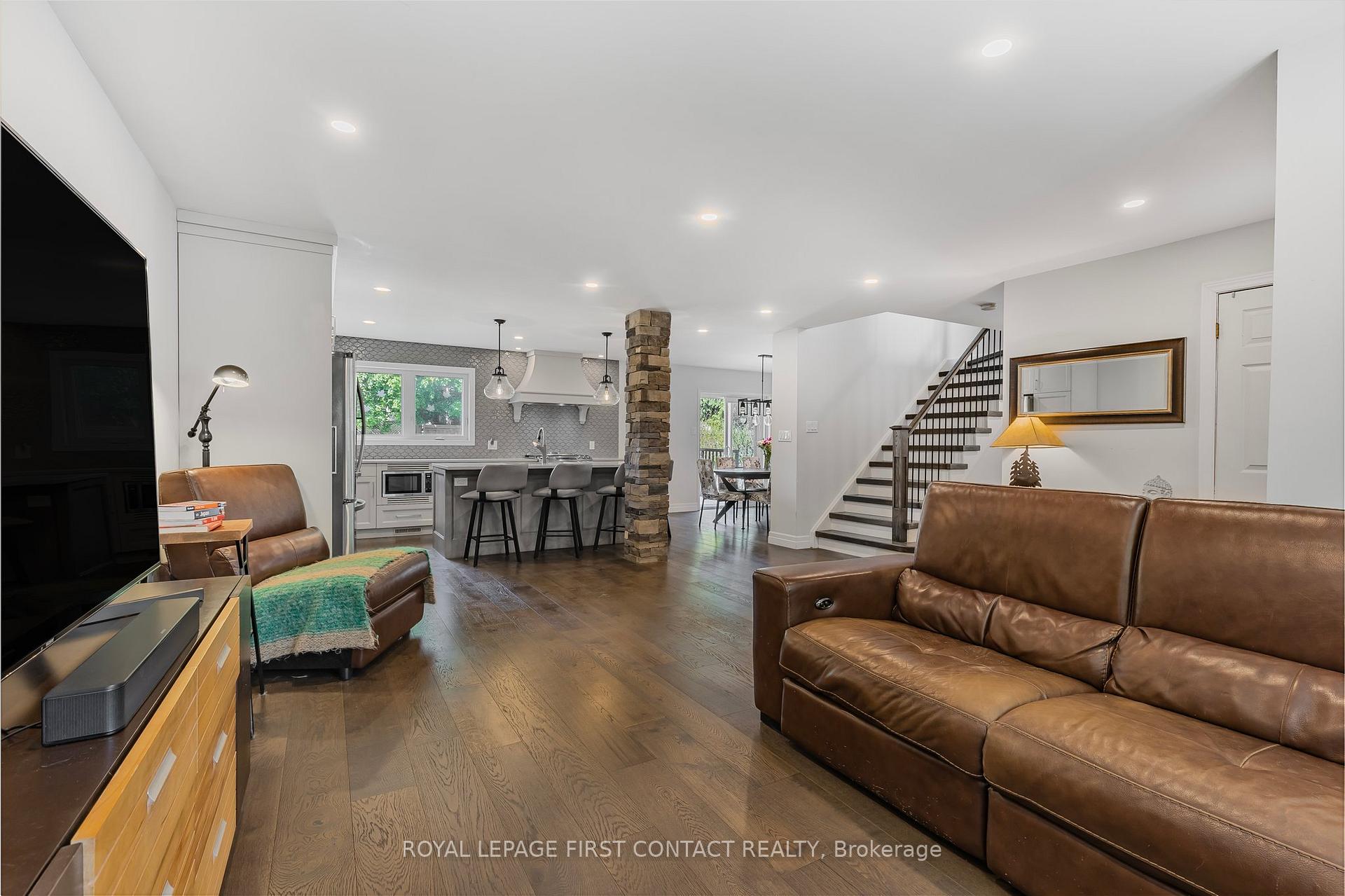 Photo 10 of 32 Falling Brook Drive, Barrie, Bayshore — HOMEH
