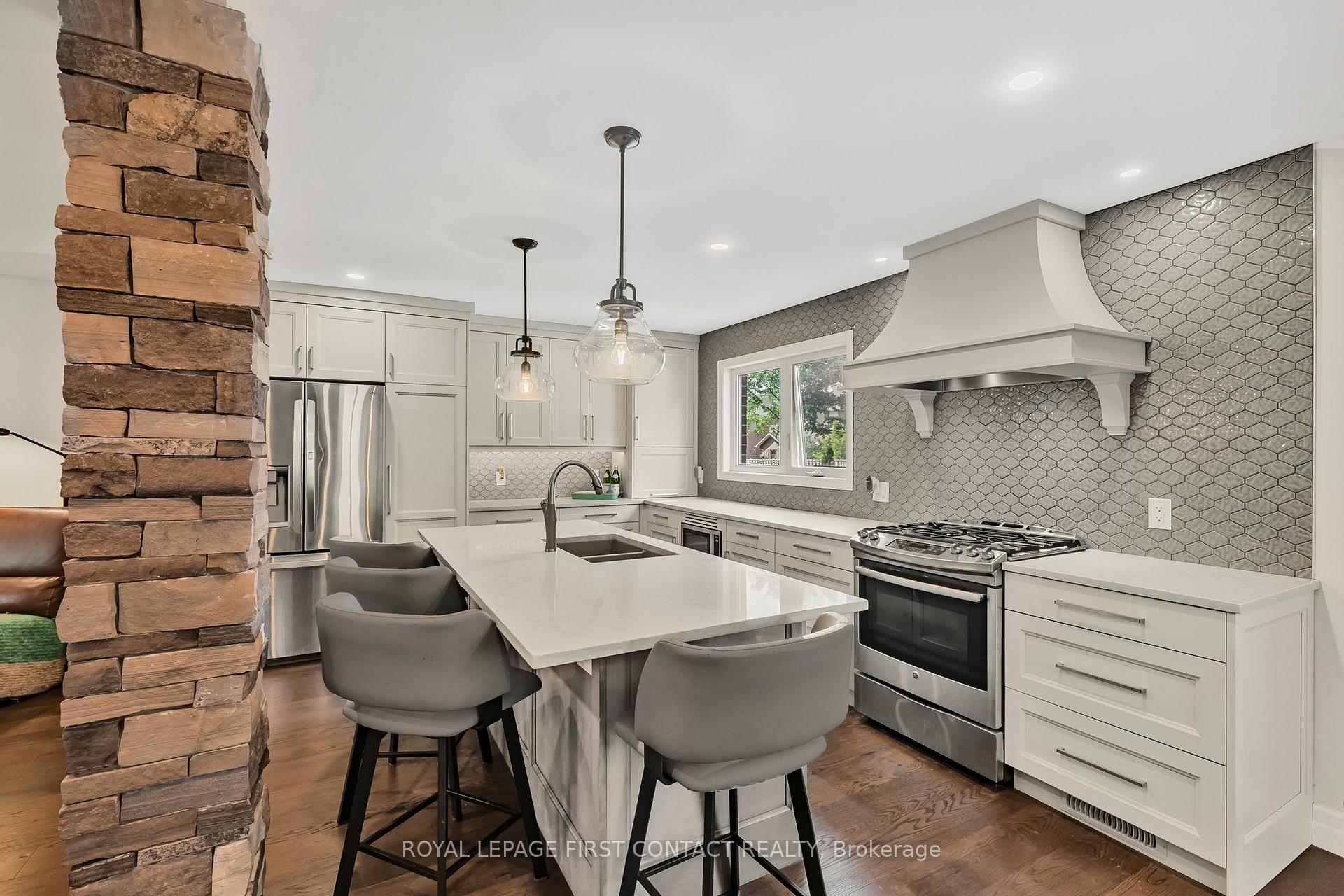 Photo 12 of 32 Falling Brook Drive, Barrie, Bayshore — HOMEH