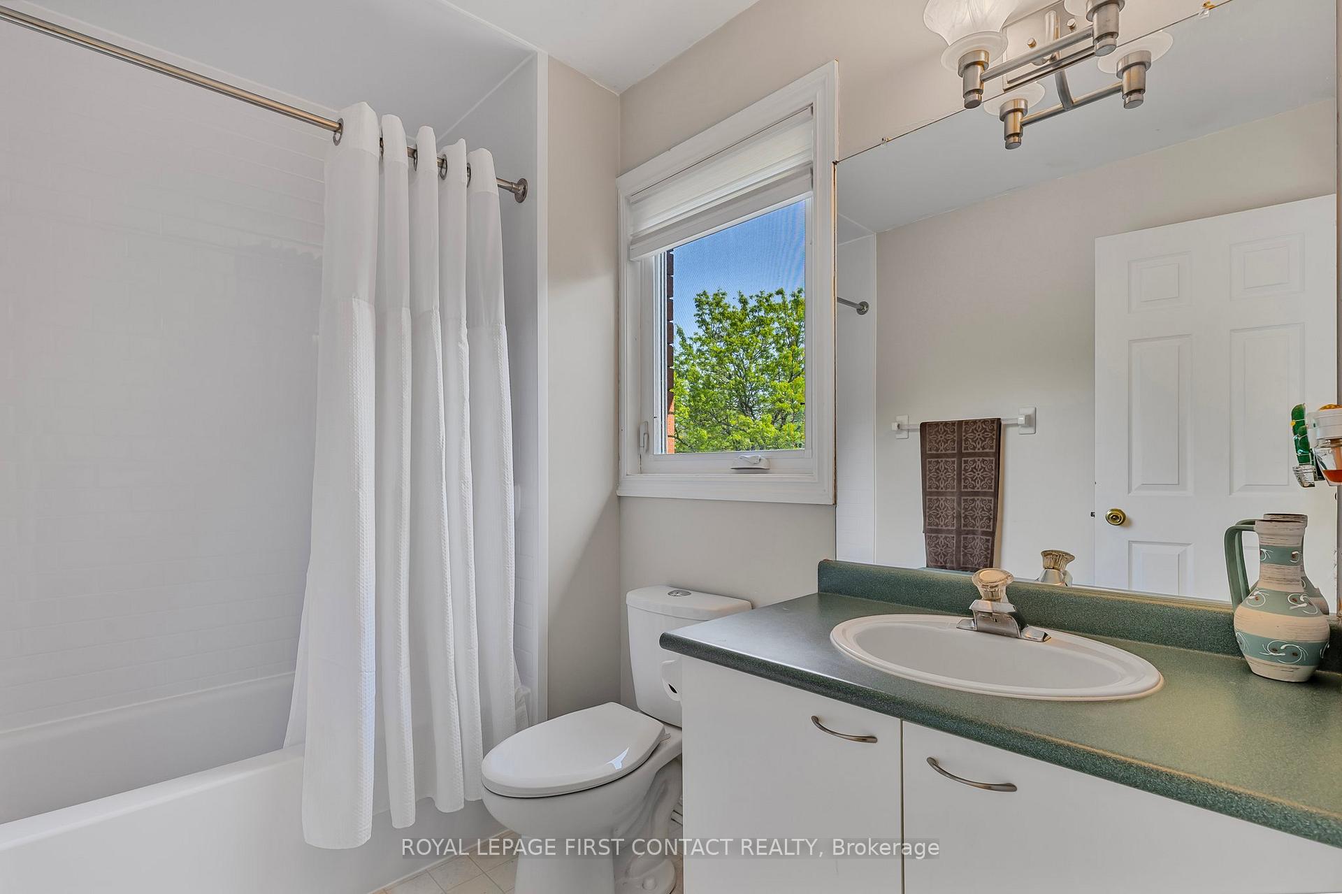 Photo 22 of 32 Falling Brook Drive, Barrie, Bayshore — HOMEH