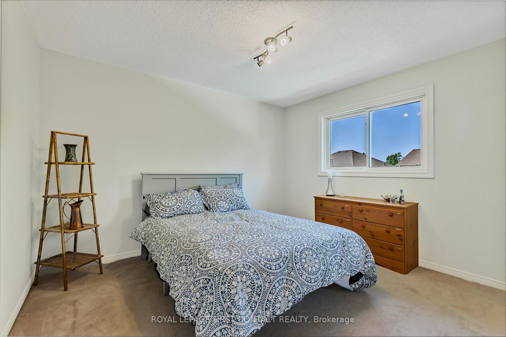 Photo 23 of 32 Falling Brook Drive, Barrie, Bayshore — HOMEH