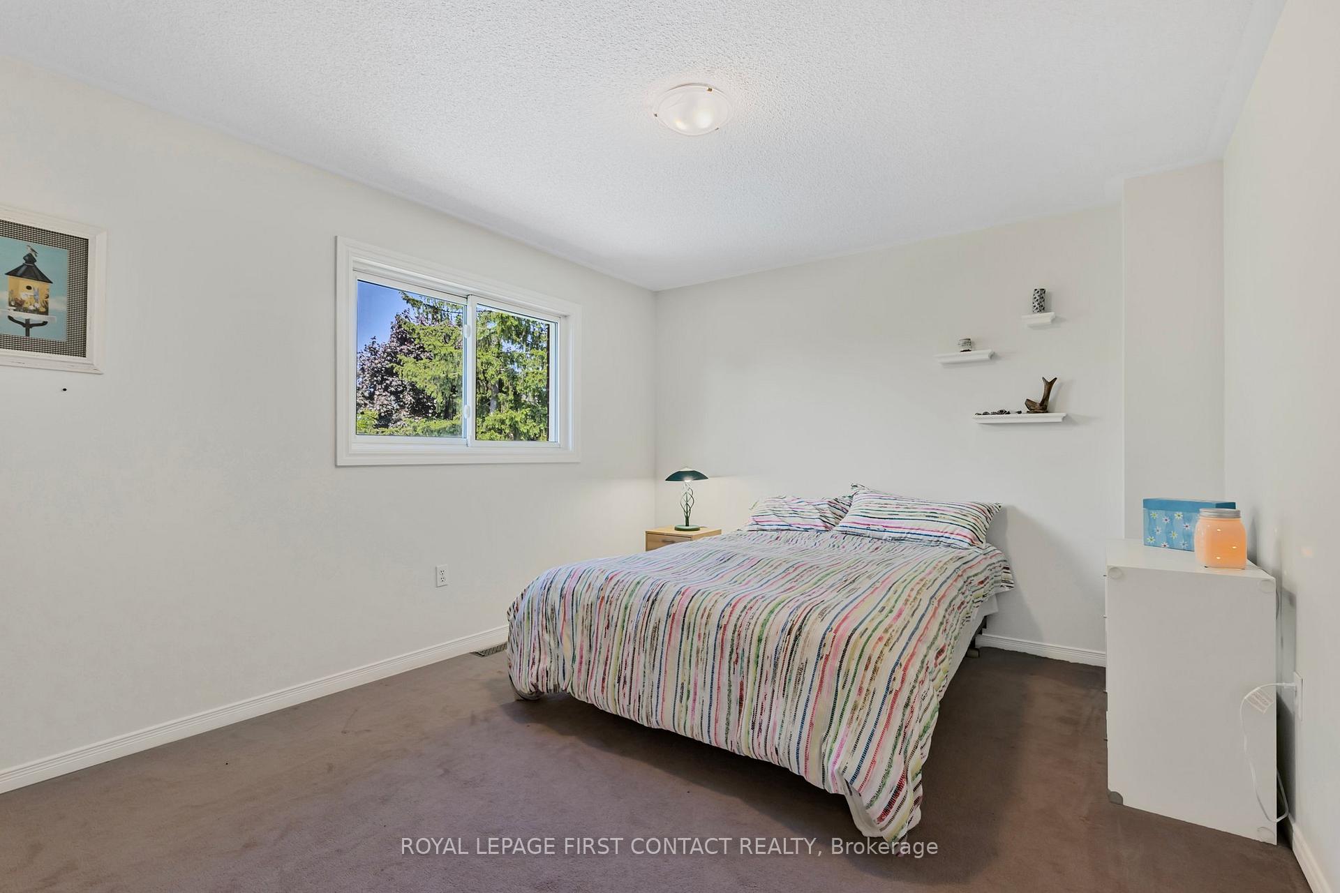 Photo 24 of 32 Falling Brook Drive, Barrie, Bayshore — HOMEH