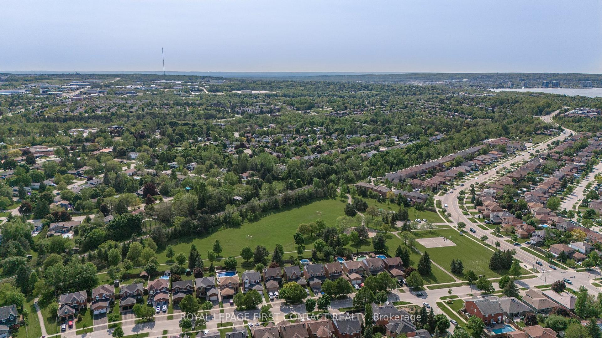 Photo 42 of 32 Falling Brook Drive, Barrie, Bayshore — HOMEH