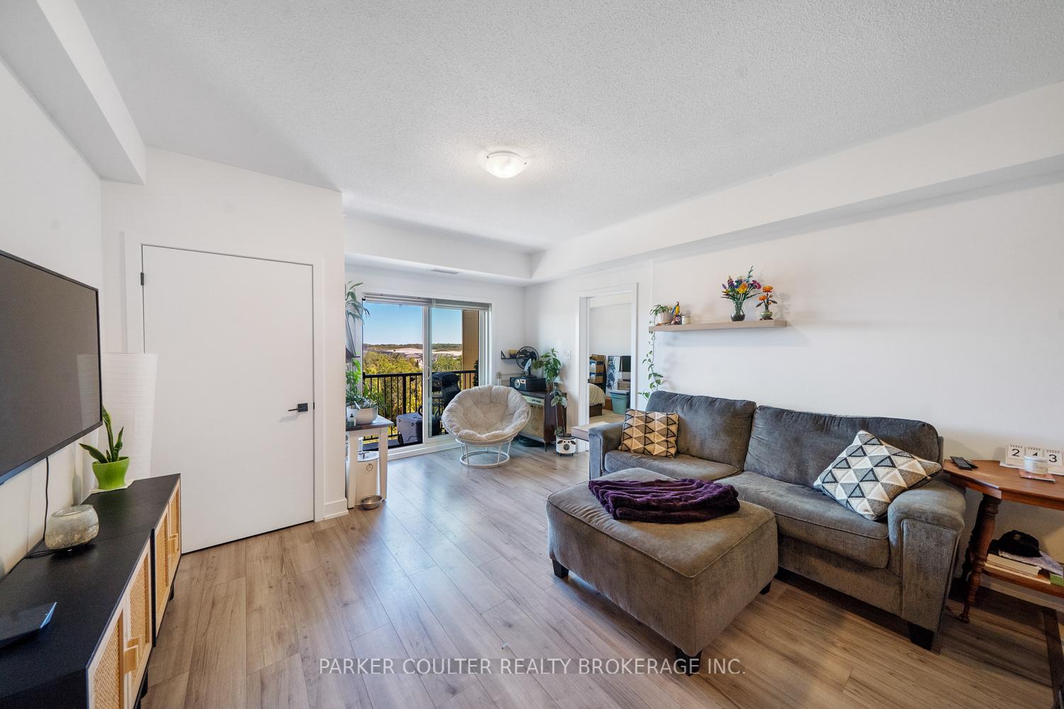 Photo 4 of Unit 507, 8 Culinary Lane, Barrie, Rural Barrie Southeast — HOMEH