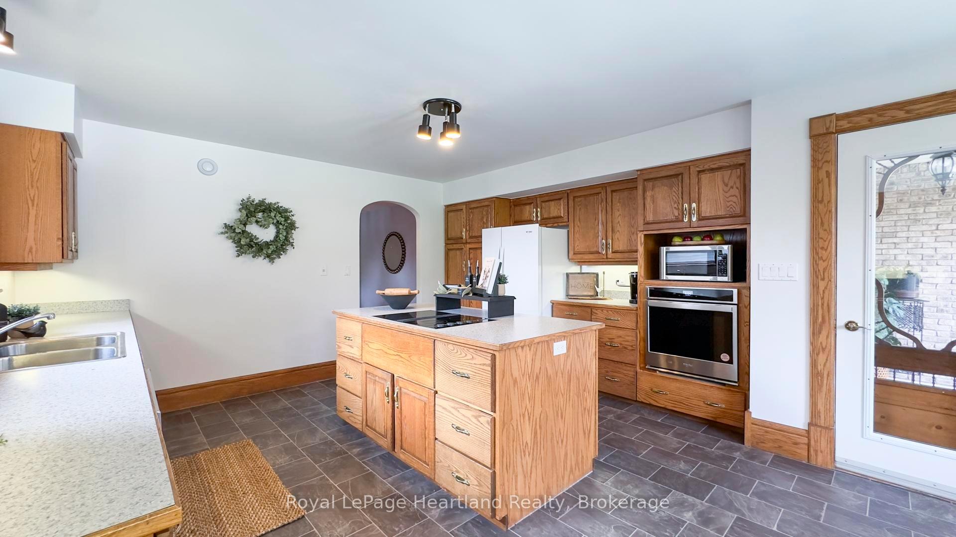 Photo 15 of 197 Warren Street, Goderich, Goderich (Town) — HOMEH