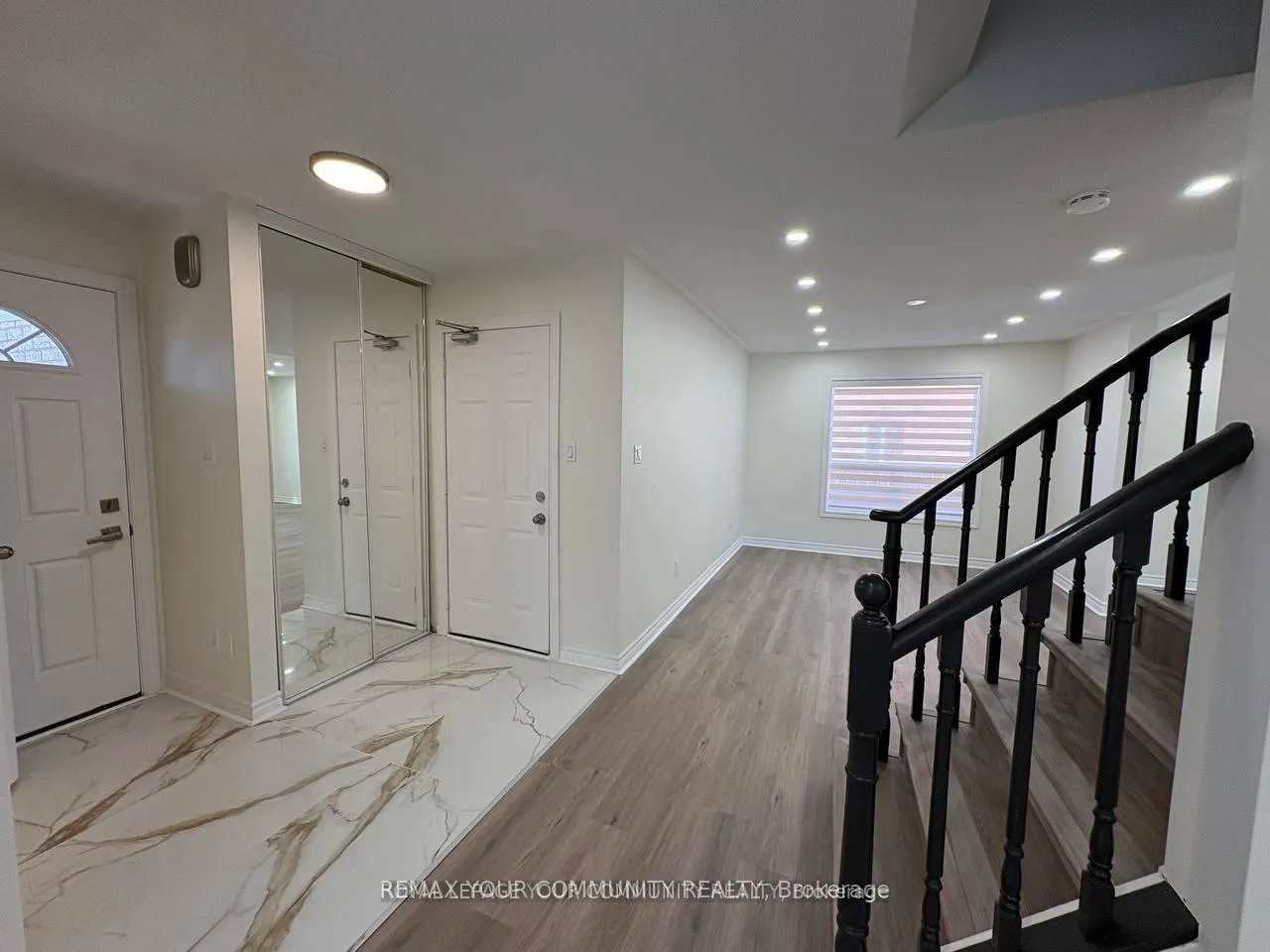 Photo 2 of 52 Stanley Street, Barrie, East Bayfield — HOMEH