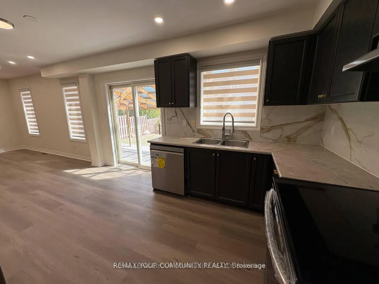 Photo 4 of 52 Stanley Street, Barrie, East Bayfield — HOMEH