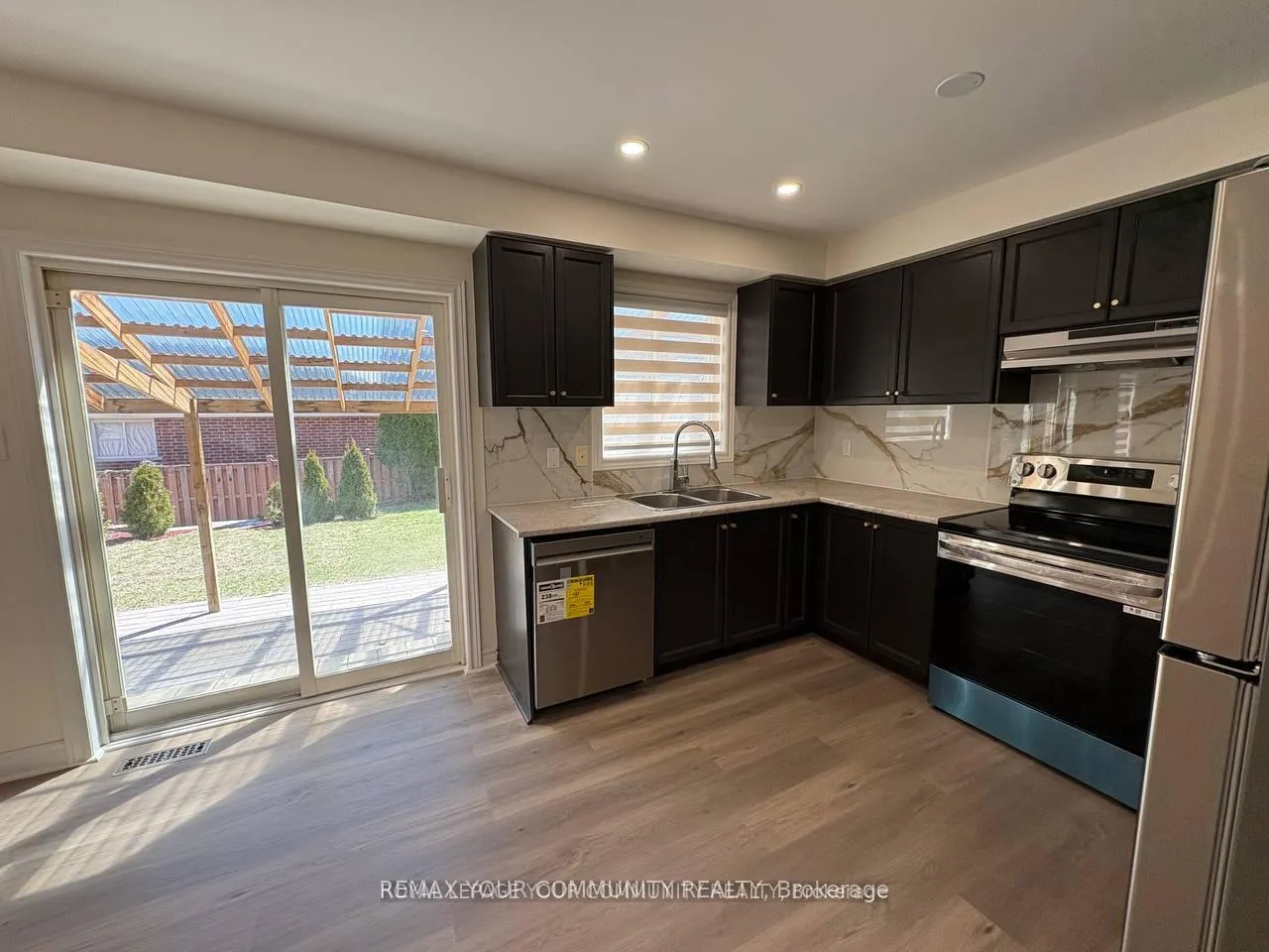 Photo 6 of 52 Stanley Street, Barrie, East Bayfield — HOMEH