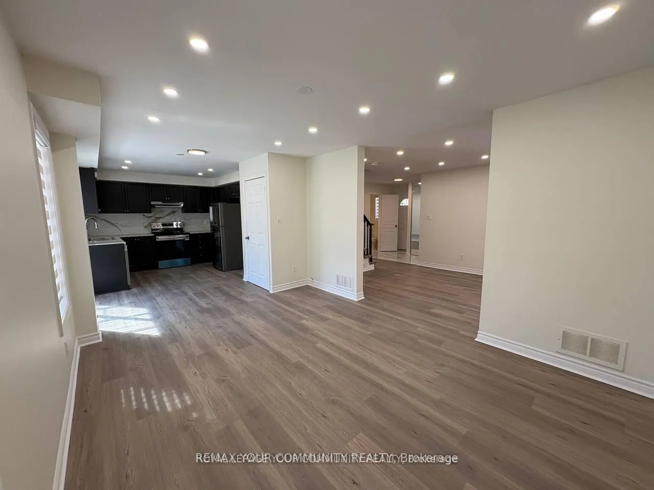 Photo 8 of 52 Stanley Street, Barrie, East Bayfield — HOMEH