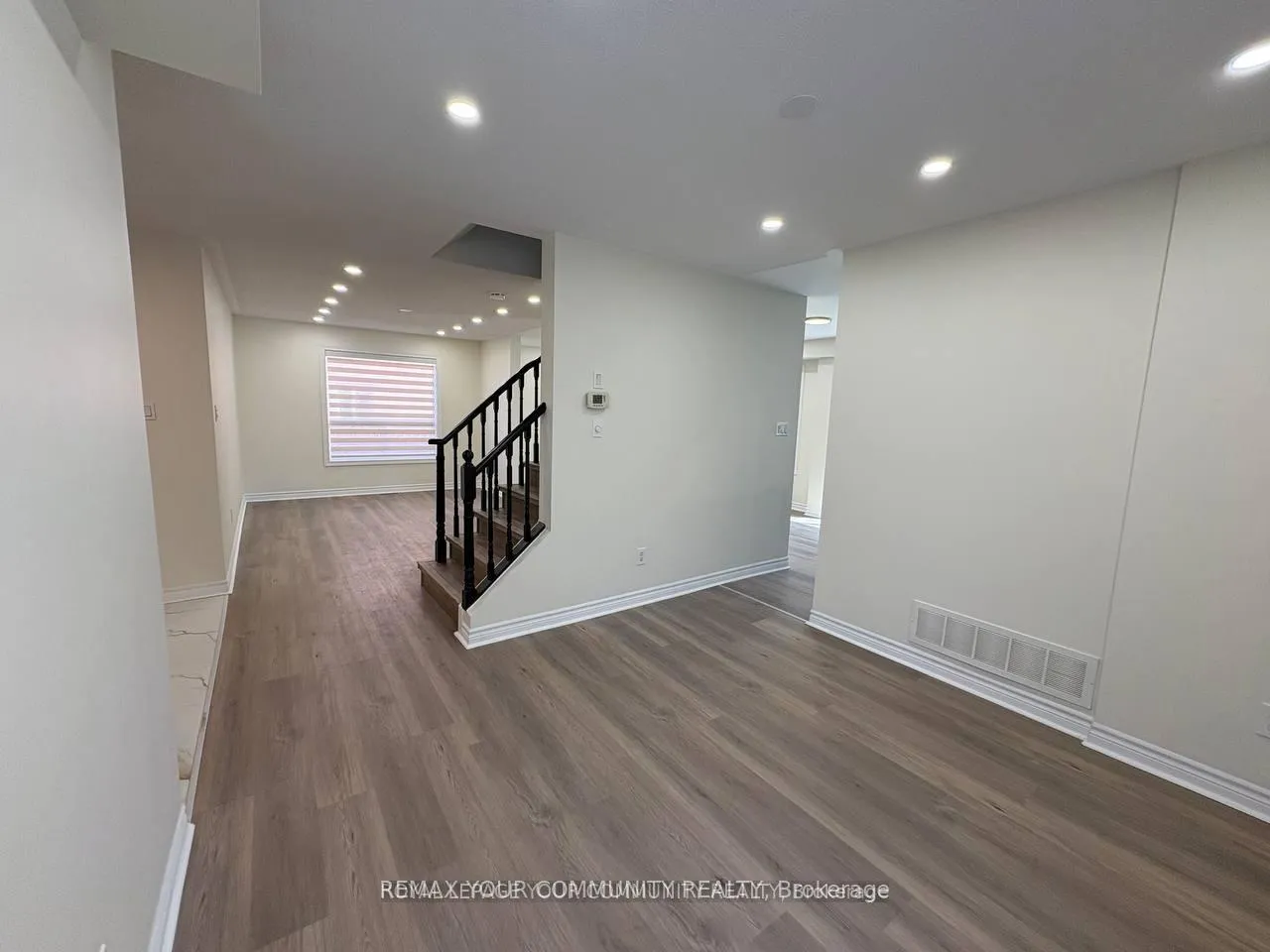 Photo 10 of 52 Stanley Street, Barrie, East Bayfield — HOMEH