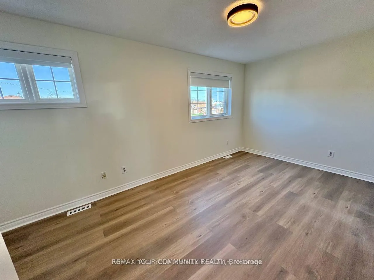 Photo 18 of 52 Stanley Street, Barrie, East Bayfield — HOMEH