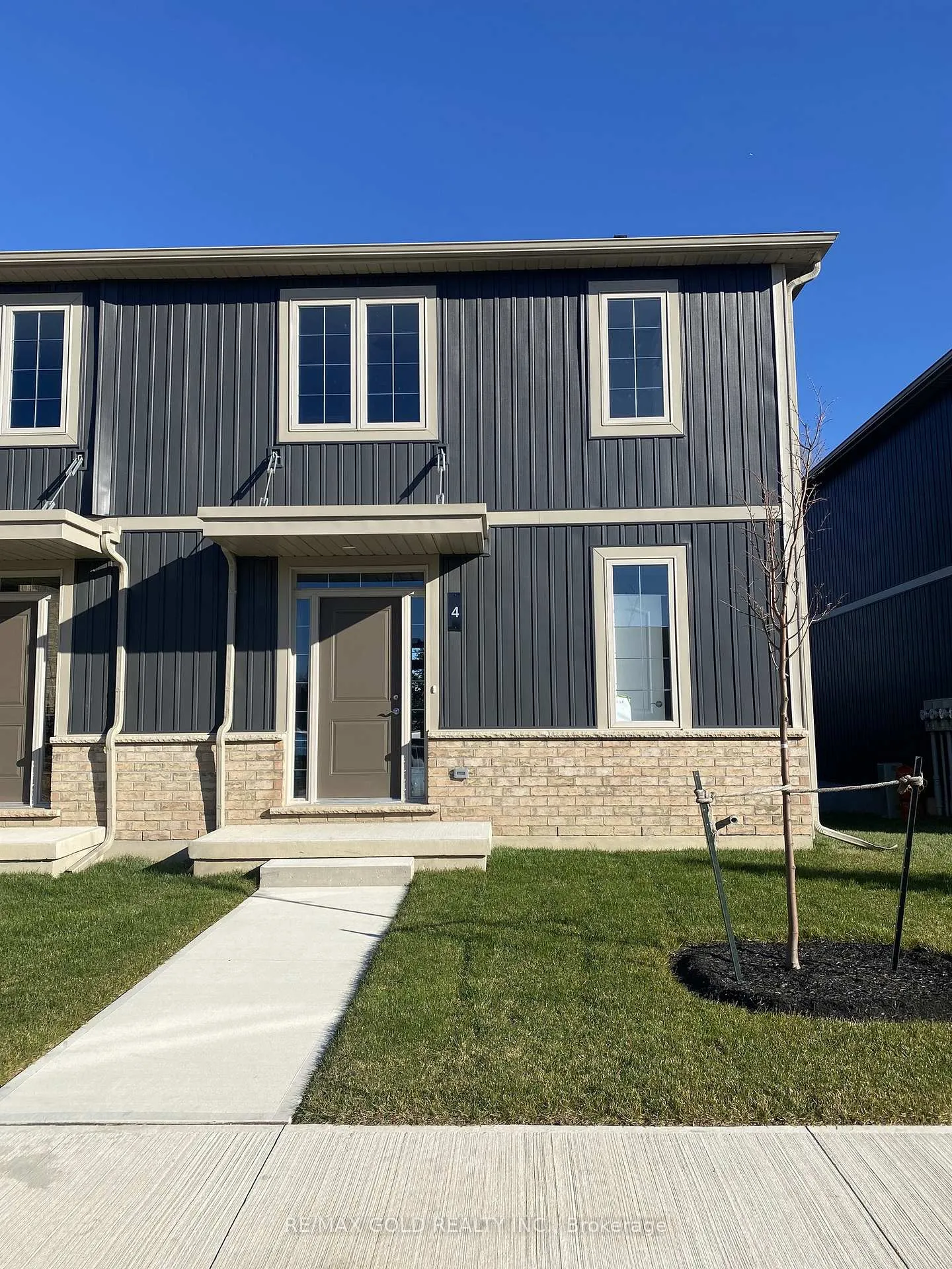 Front of Unit 4, 18 Corbin Street