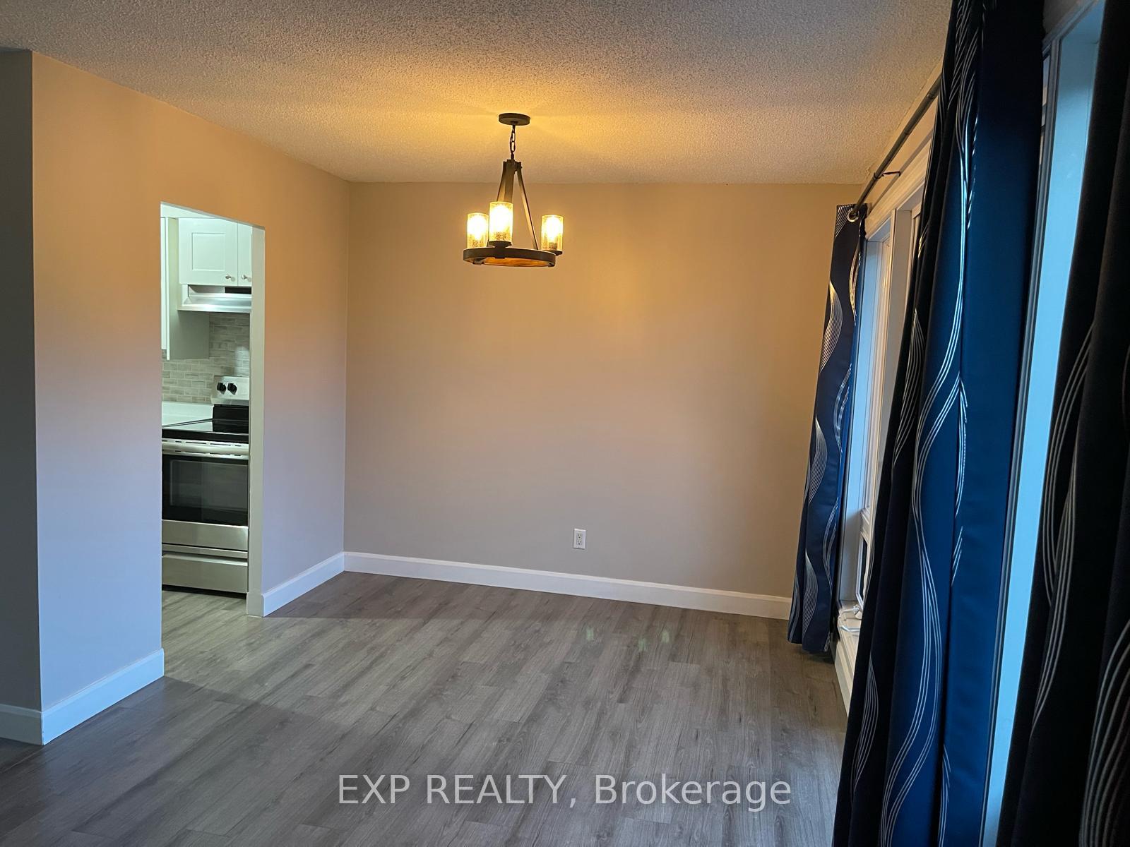 Photo 4 of Unit 3, 158 Mcarthur Avenue, Ottawa, Vanier — HOMEH